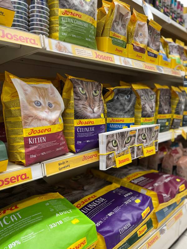 1 Josera Katzenfutter in verschiedenen Varianten.